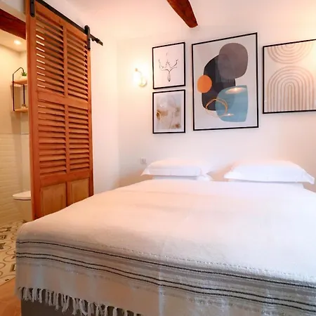 Aubernon Luxurious, Newly Renovated Flat In Heart Of Old Apartment Antibes