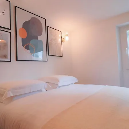 Appartamento Aubernon Luxurious, Newly Renovated Flat In Heart Of Old