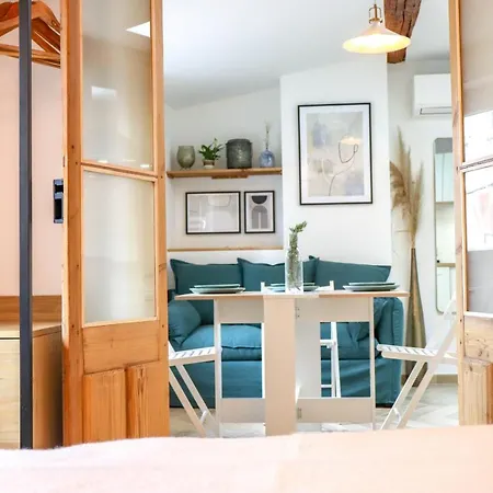 Appartamento Aubernon Luxurious, Newly Renovated Flat In Heart Of Old